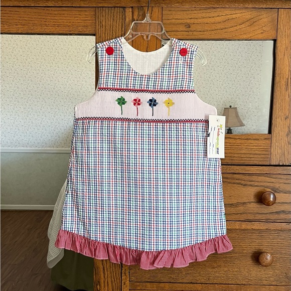 Smocked Pinwheels on Dress Size 5 - Picture 1 of 5